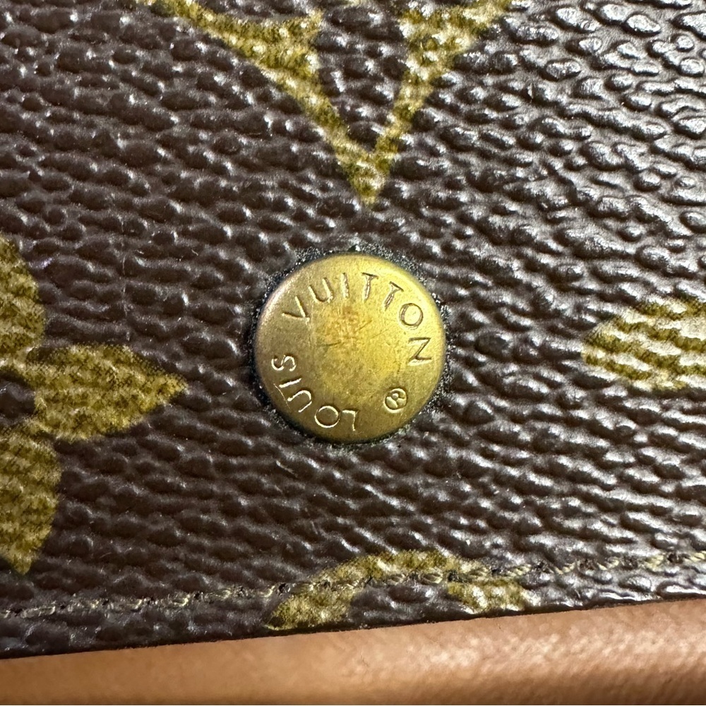 LOUIS VUITTON long passport wallet in monogram - Picture 8 of 17